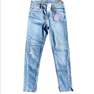 NWT CARMAR “Dion” Skinny Mid-Rise Light Wash Jeans W/ Claps Embellishment
